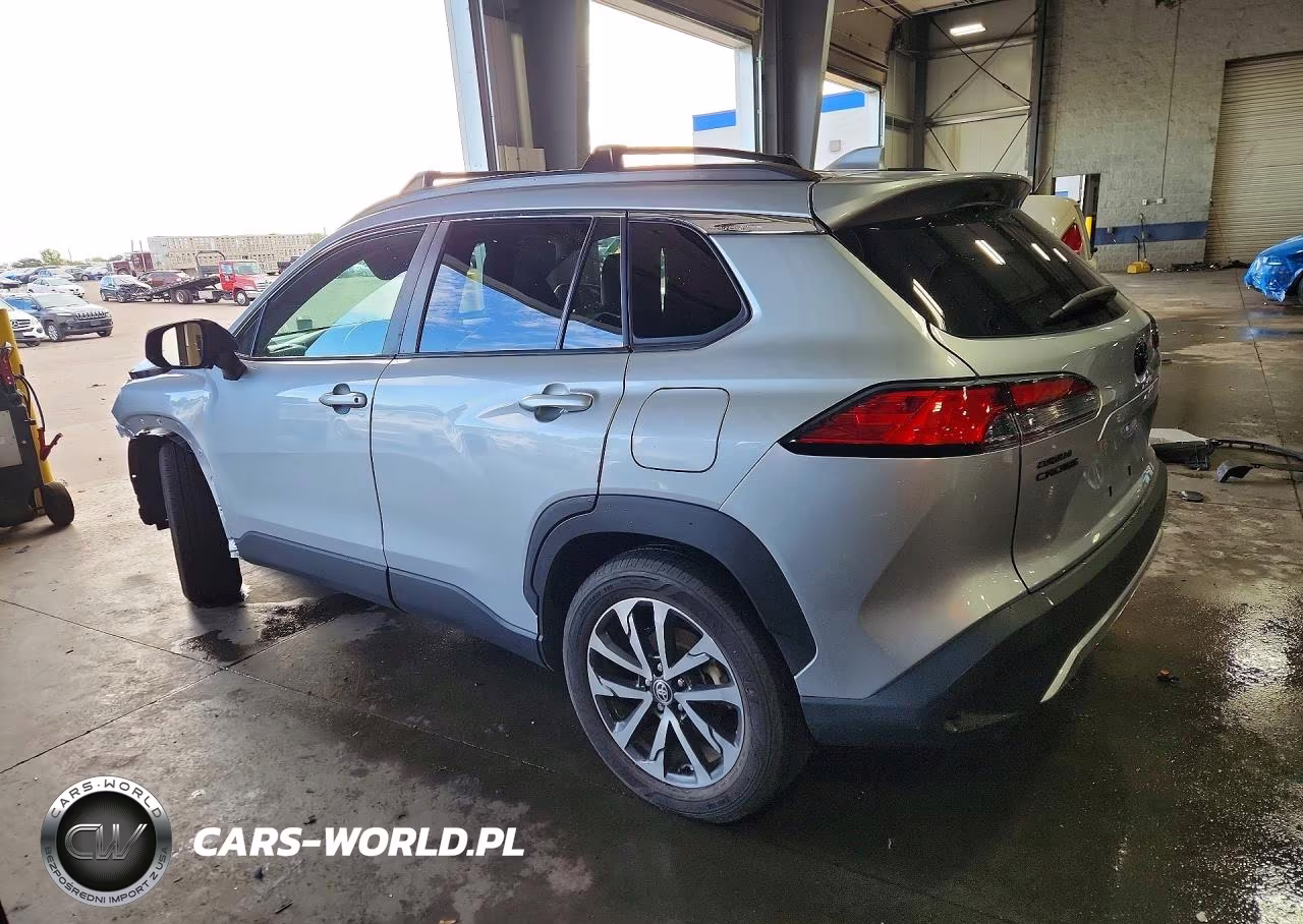 2022 Toyota Corolla Cross Xle VIN:7MUDAABG8NV005052 - 2