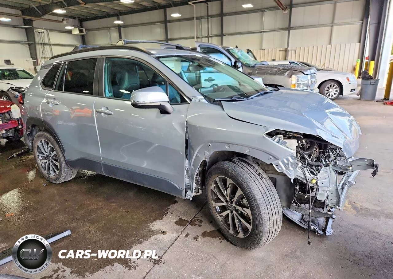 2022 Toyota Corolla Cross Xle VIN:7MUDAABG8NV005052 - 4