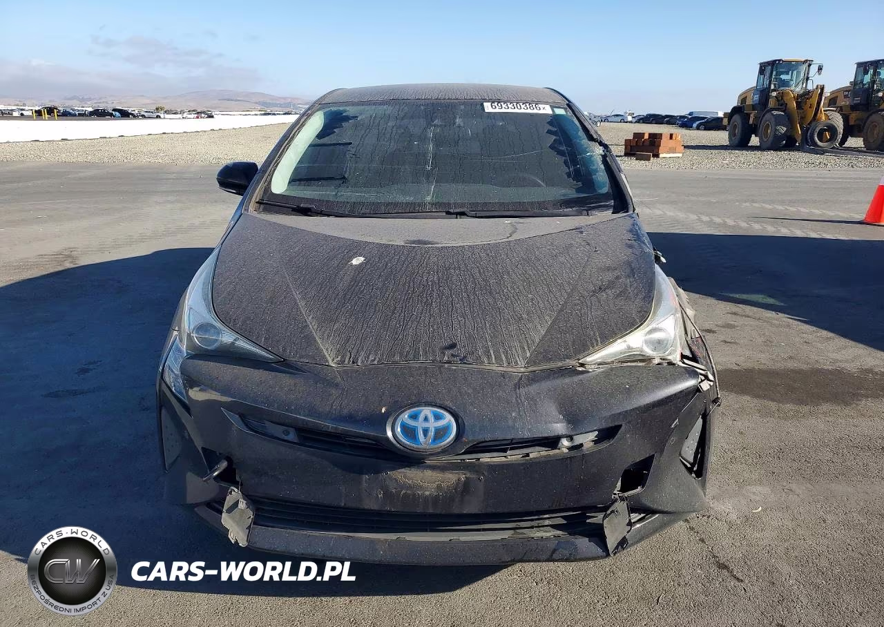 2018 Toyota Prius Two VIN:JTDKBRFU5J3066013 - 5