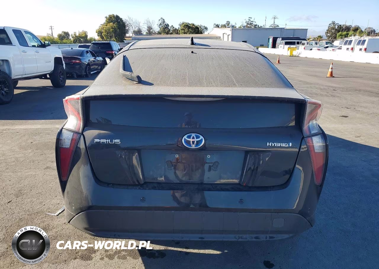 2018 Toyota Prius Two VIN:JTDKBRFU5J3066013 - 6