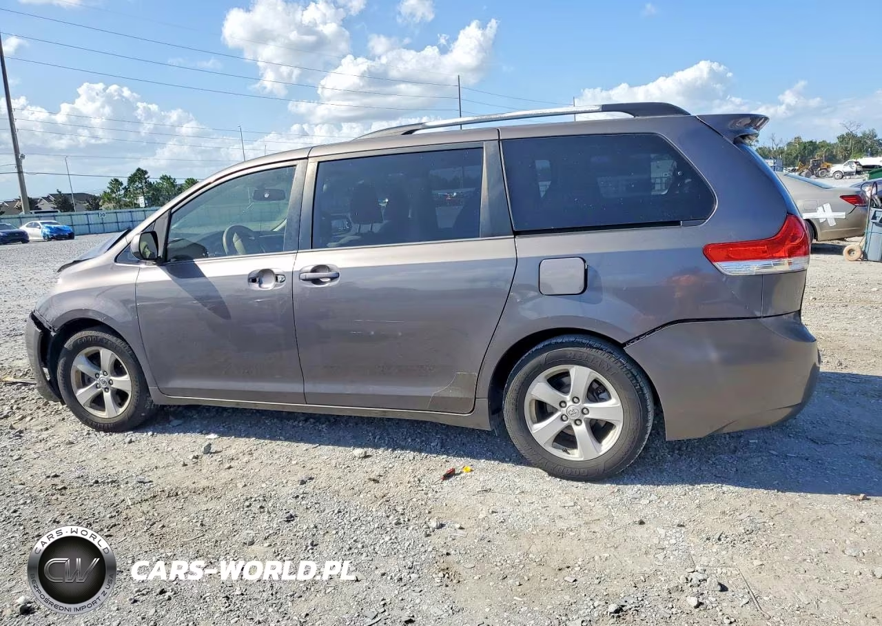 2013 Toyota Sienna Le VIN:5TDKK3DC1DS294603 - 2