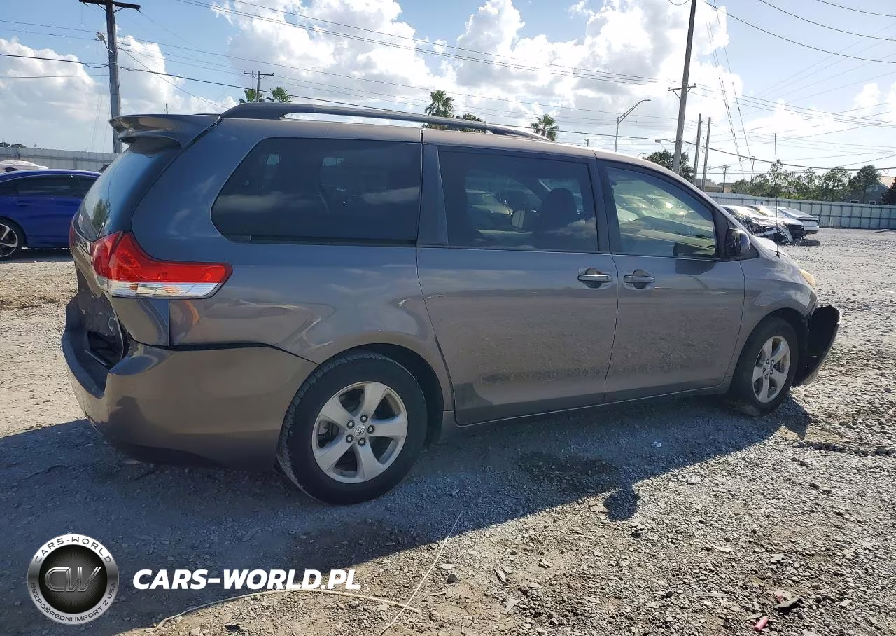 2013 Toyota Sienna Le VIN:5TDKK3DC1DS294603 - 3