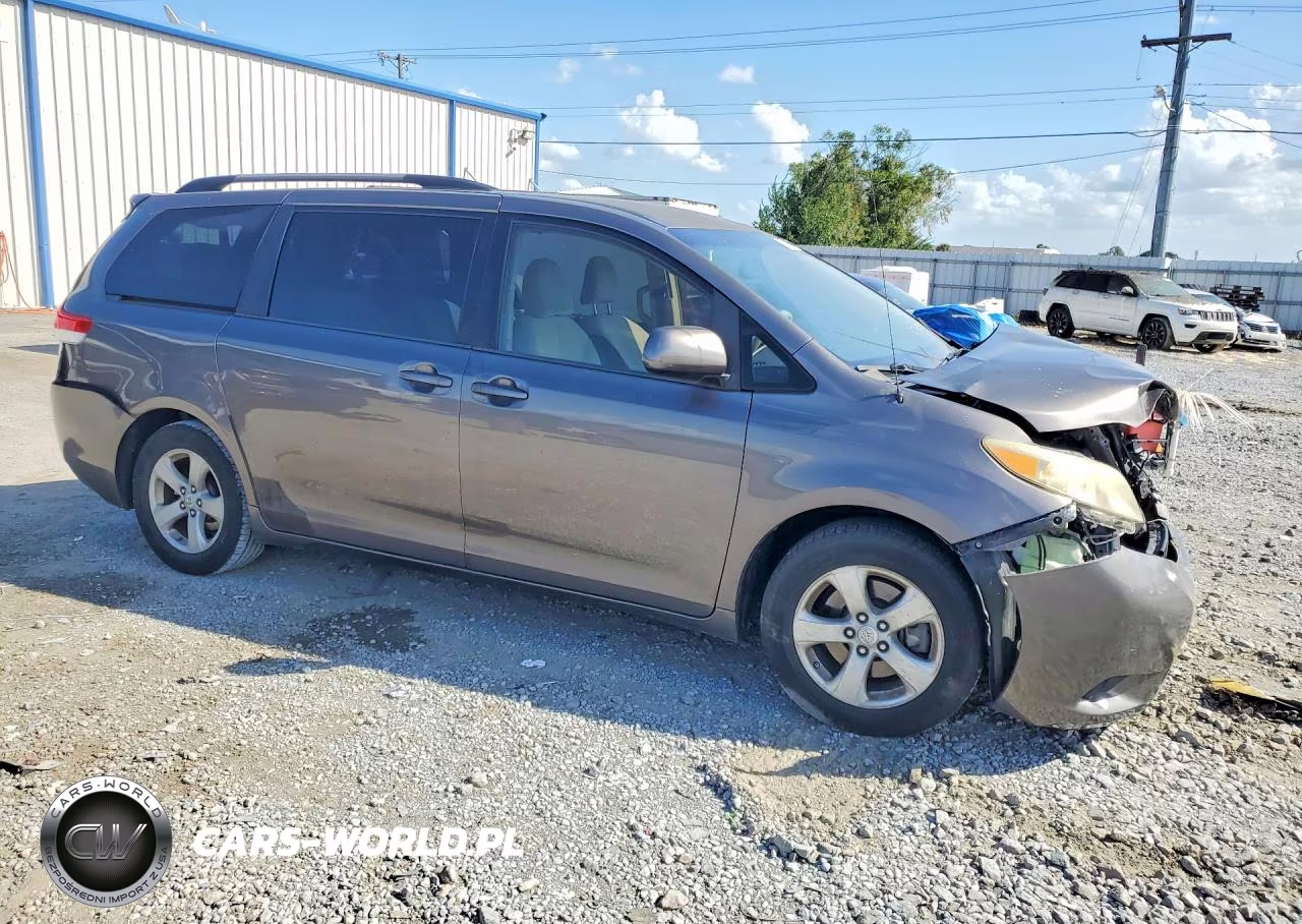 2013 Toyota Sienna Le VIN:5TDKK3DC1DS294603 - 4