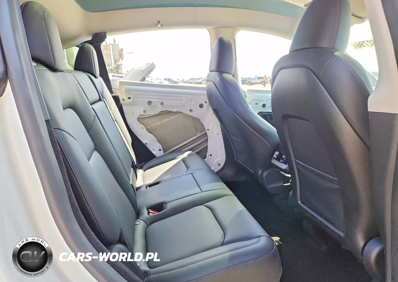 2023 Tesla Model Y VIN:7SAYGDEE3PA188132 - 10