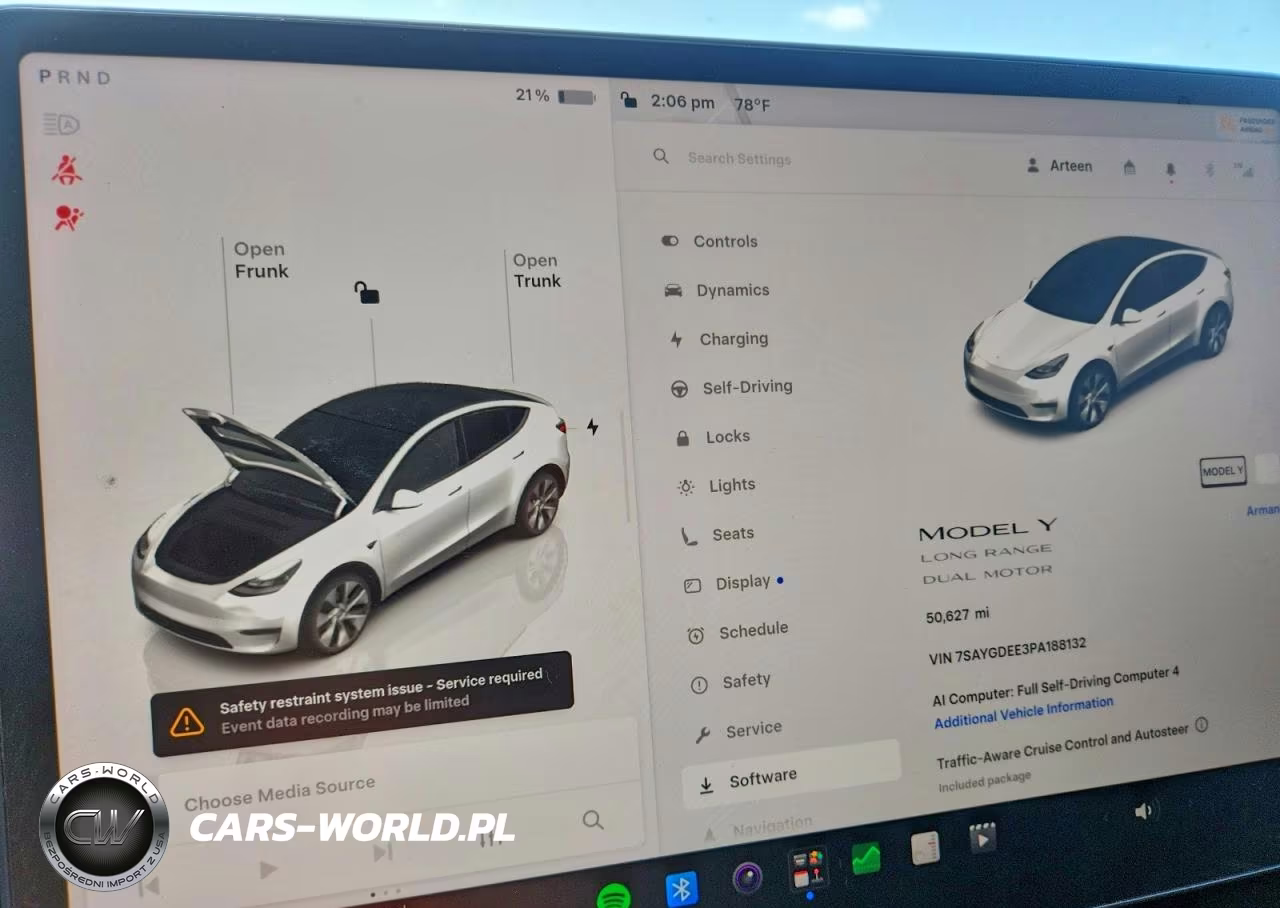 2023 Tesla Model Y VIN:7SAYGDEE3PA188132 - 9