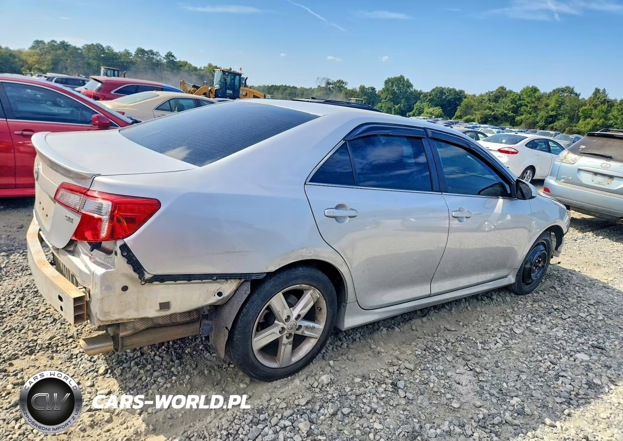 2014 Toyota Camry Se VIN:4T1BF1FK4EU451143 - 3