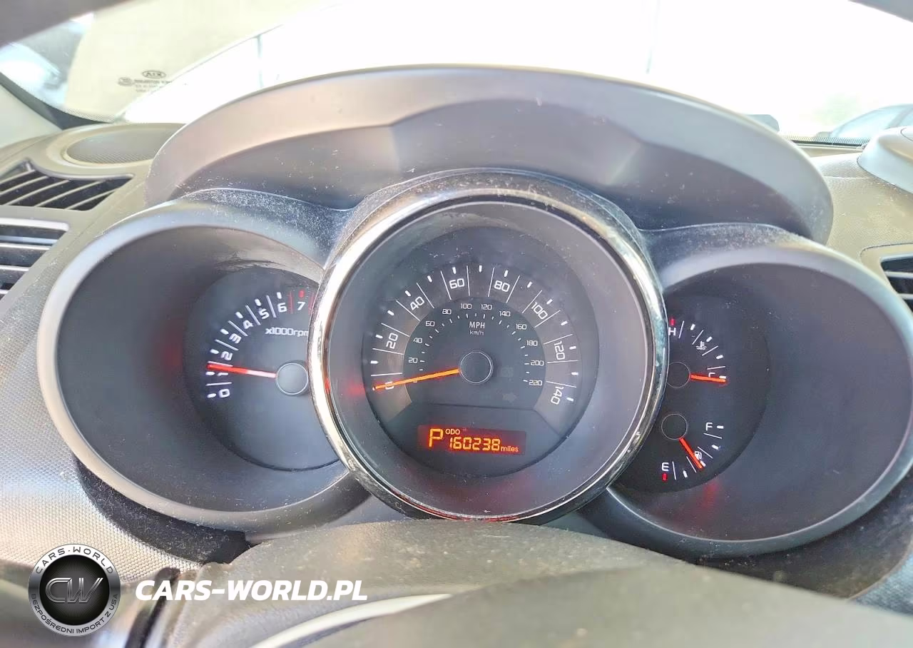 2011 Kia Soul + VIN:KNDJT2A24B7255204 - 9