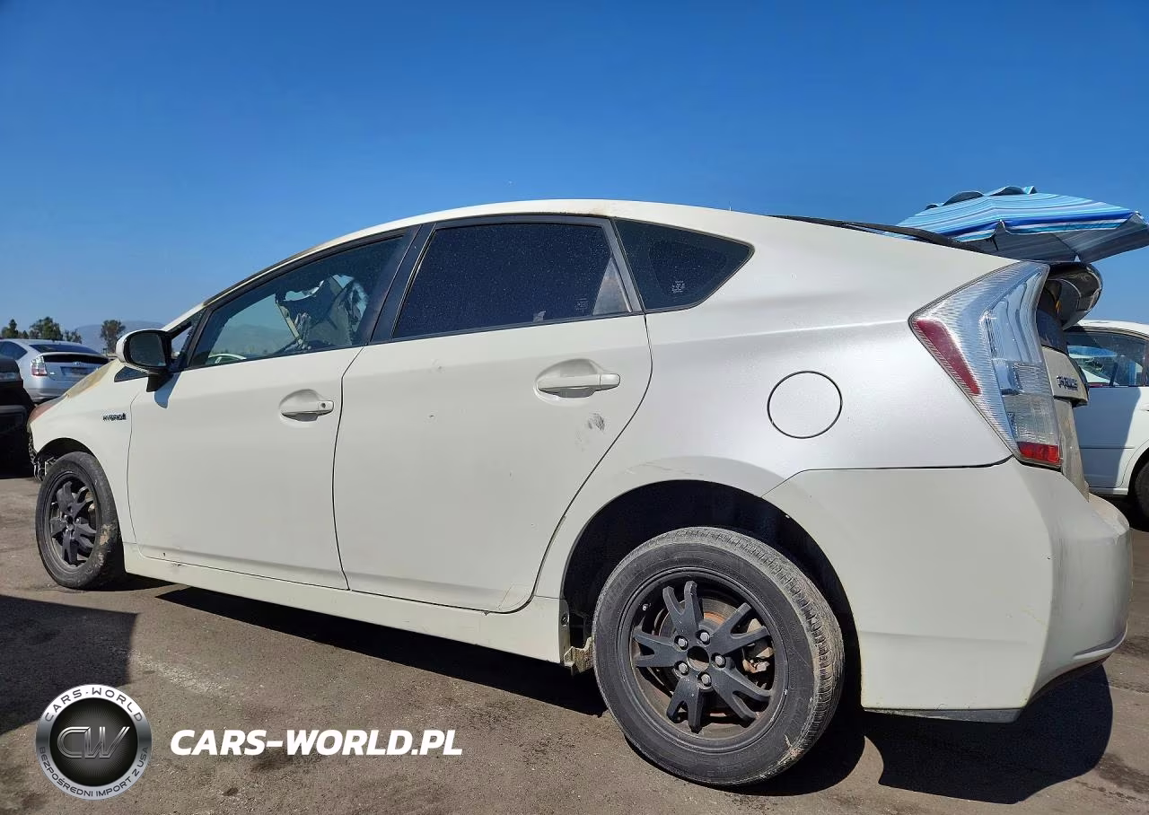 2011 Toyota Prius Three VIN:JTDKN3DU2B0258824 - 2