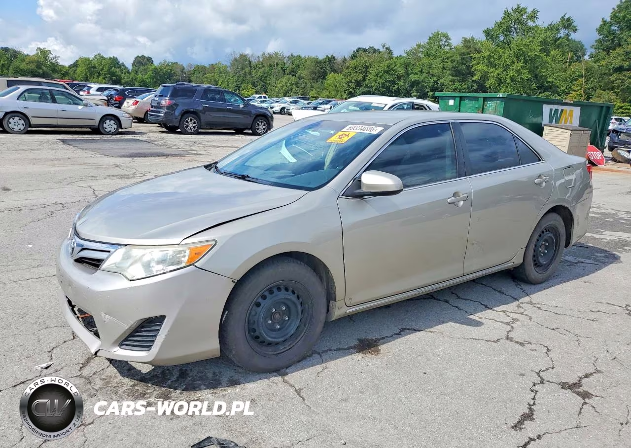 2013 Toyota Camry Le – zdjęcie 1 z 12
