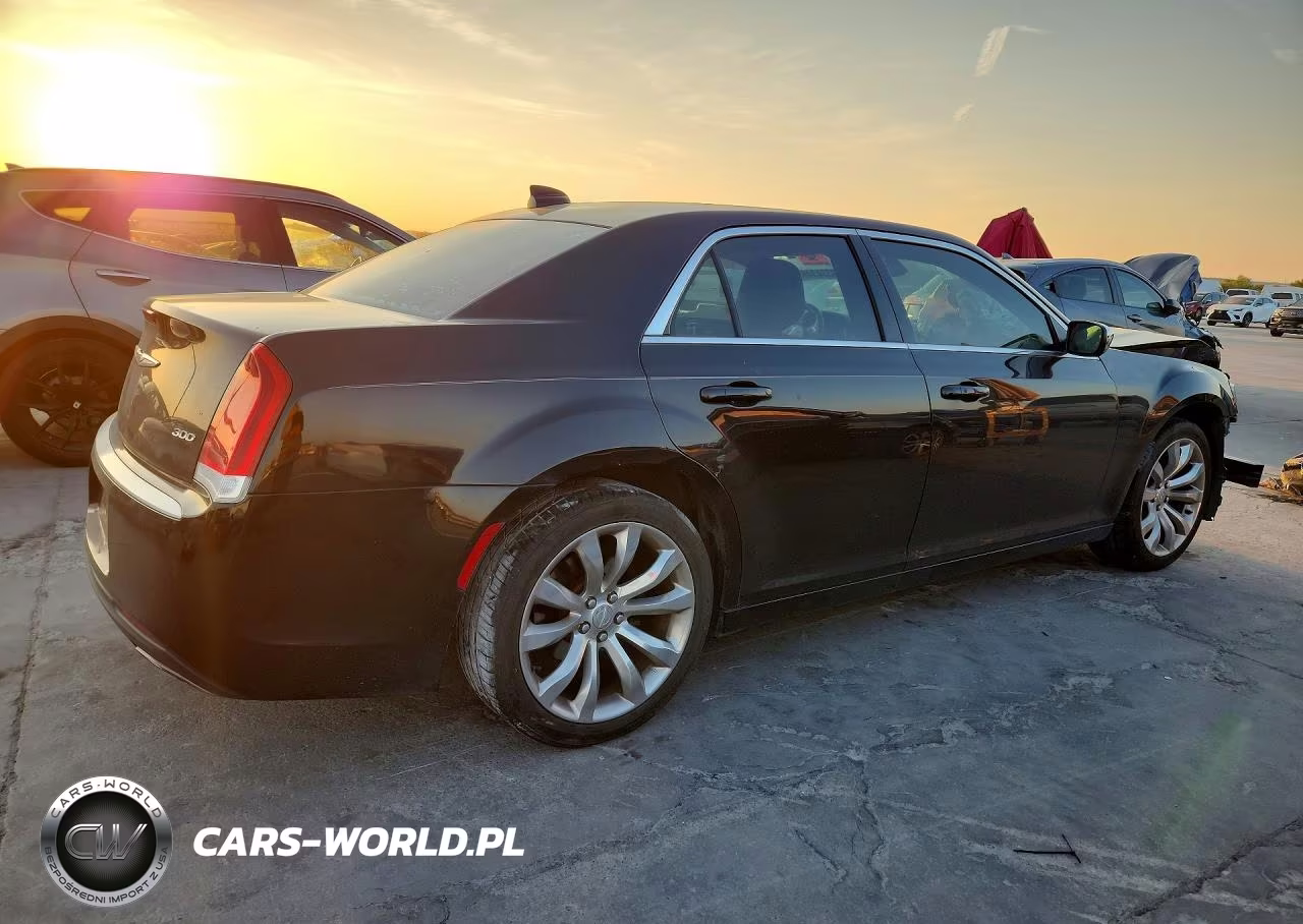 2019 Chrysler 300 VIN:2C3CCAAG9KH661180 - 3