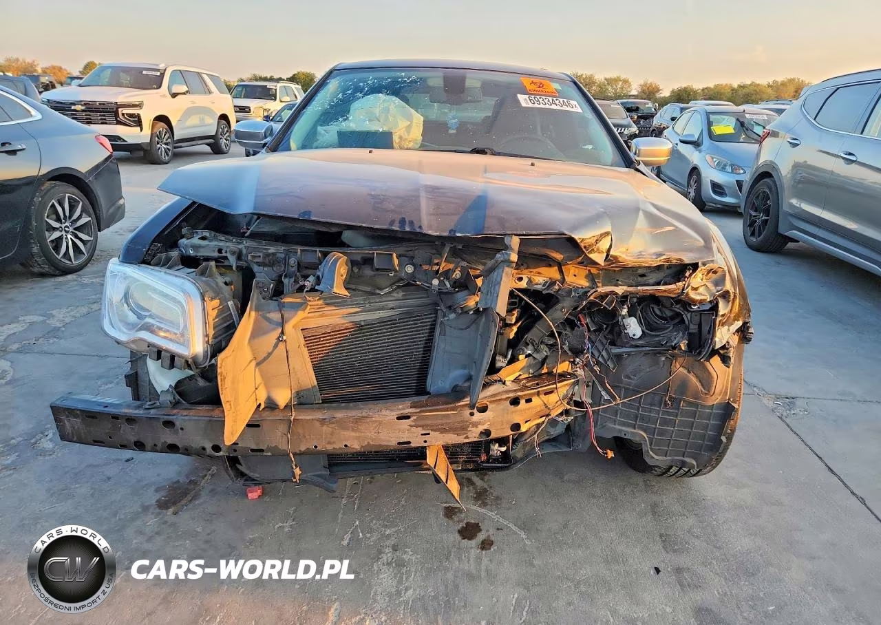 2019 Chrysler 300 VIN:2C3CCAAG9KH661180 - 5