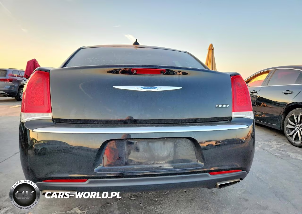 2019 Chrysler 300 VIN:2C3CCAAG9KH661180 - 6