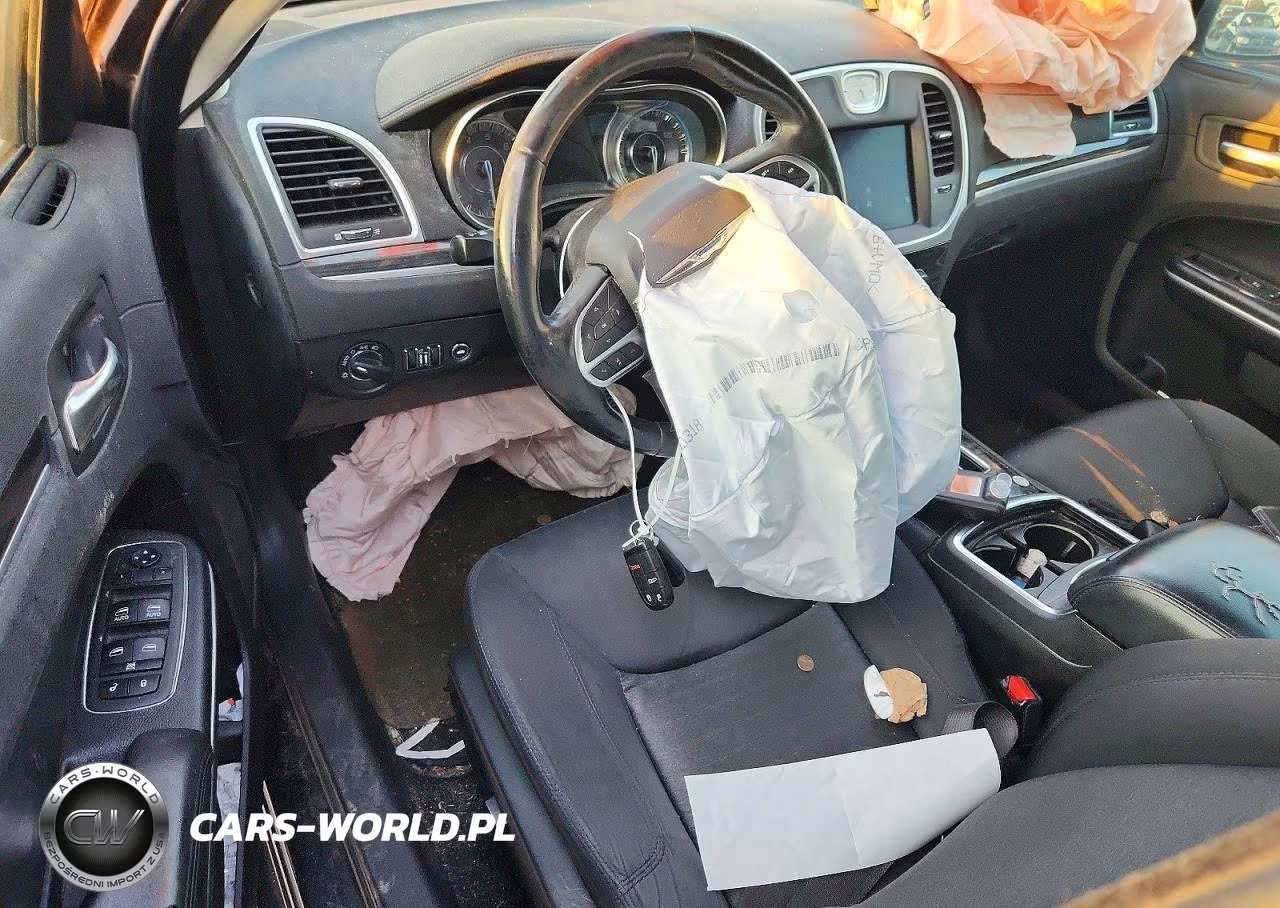 2019 Chrysler 300 VIN:2C3CCAAG9KH661180 - 8