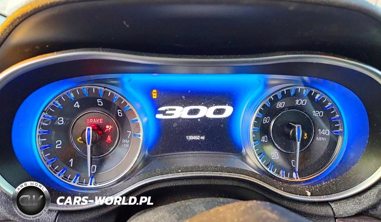 2019 Chrysler 300 VIN:2C3CCAAG9KH661180 - 9