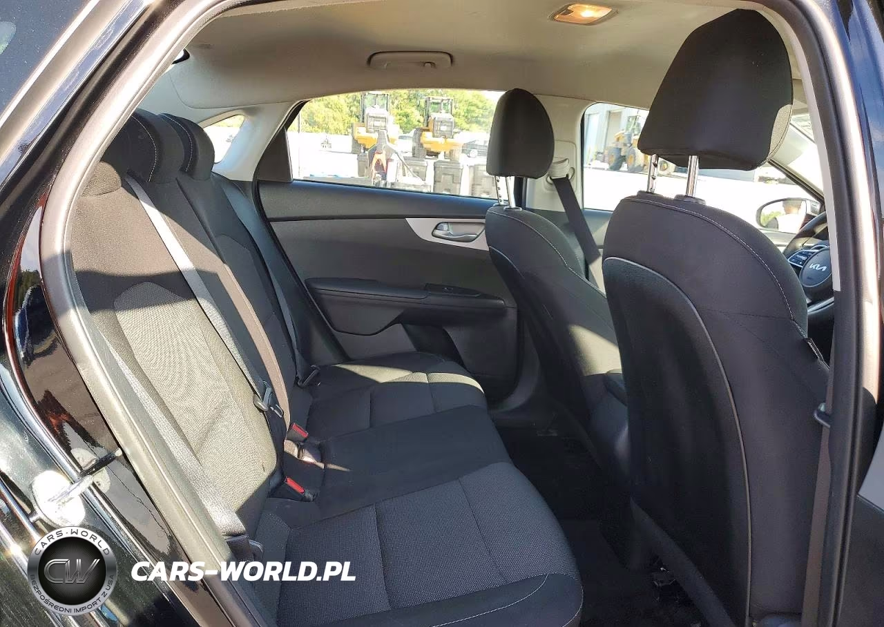 2023 Kia Forte Lxs VIN:3KPF24AD2PE653802 - 10