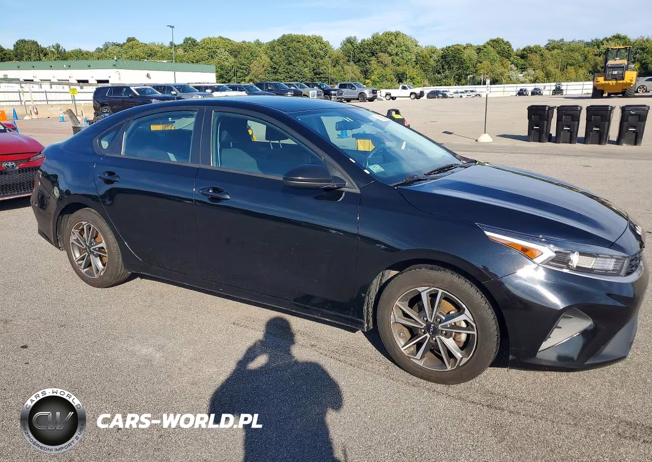 2023 Kia Forte Lxs VIN:3KPF24AD2PE653802 - 4
