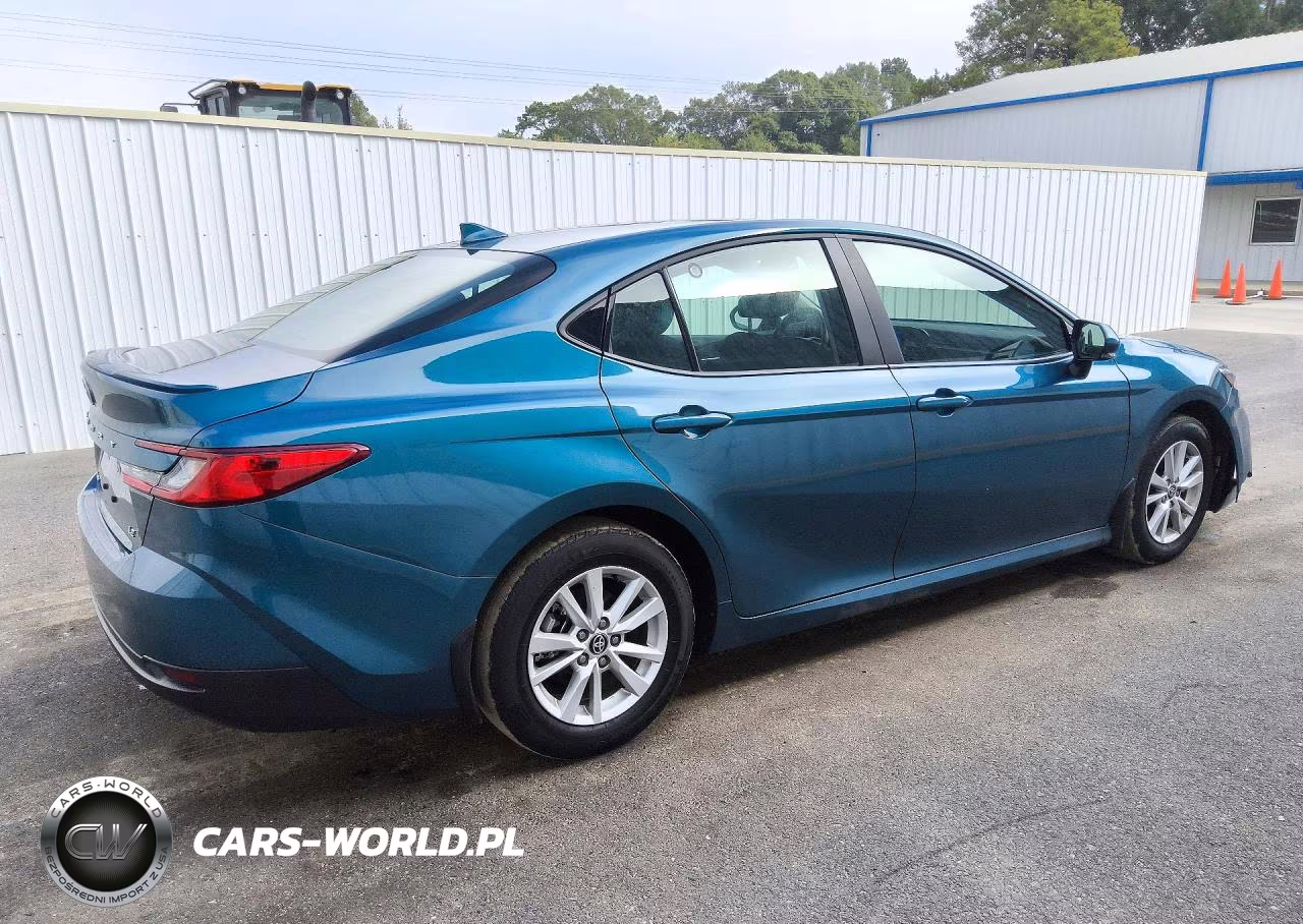 2026 Toyota Camry Le VIN:4T1DAACKXTU240442 - 3