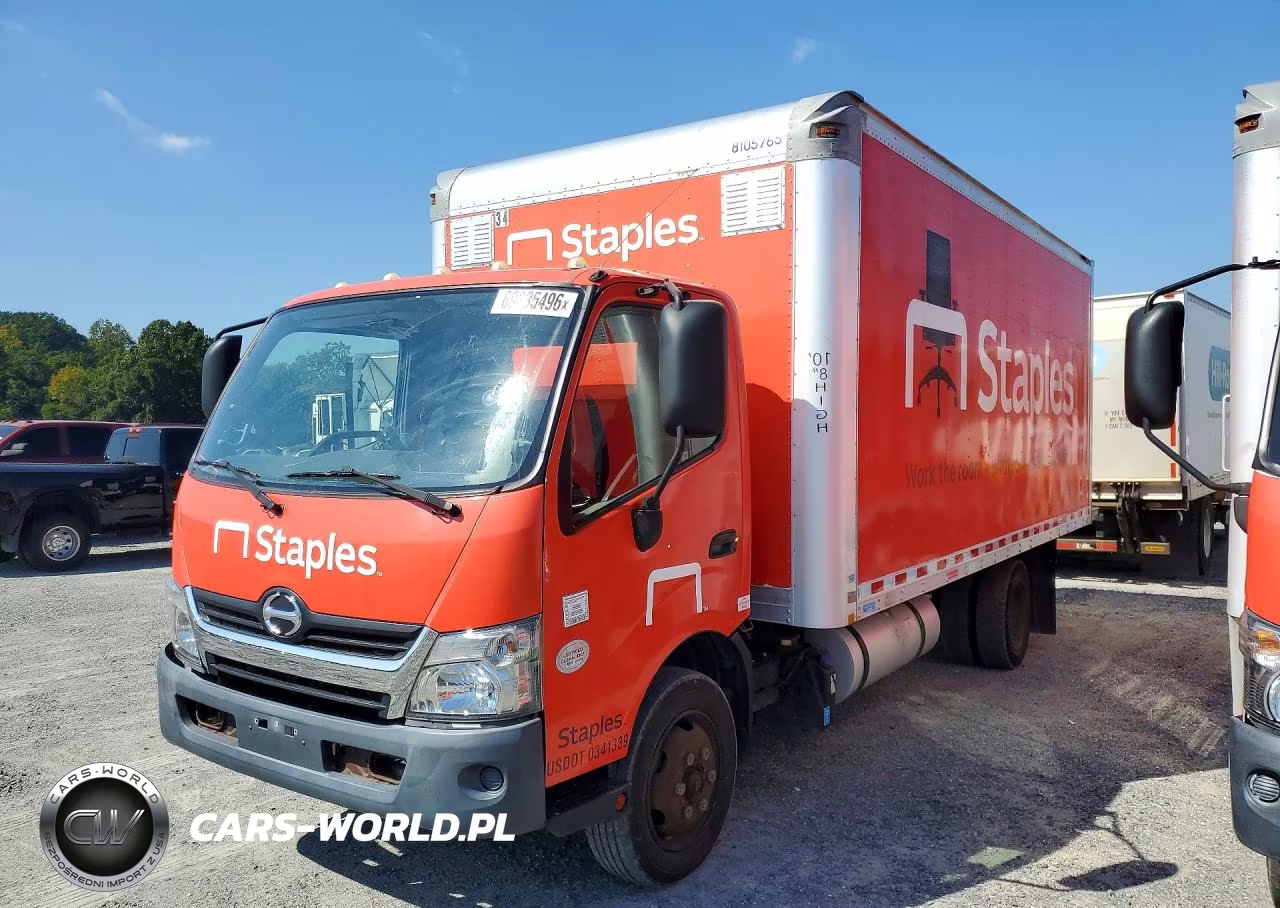 2017 Hino 195 Box Truck