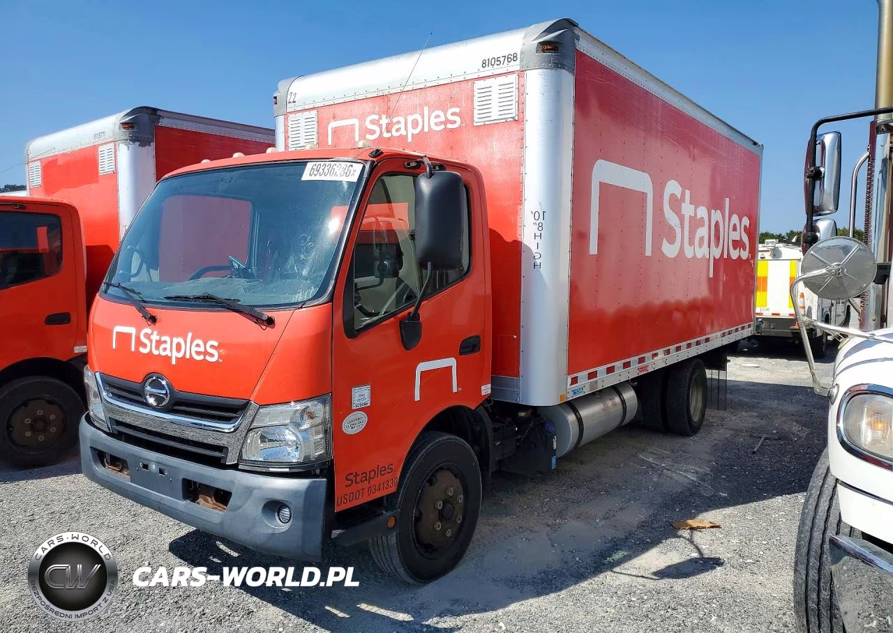 2017 Hino 195 Box Truck