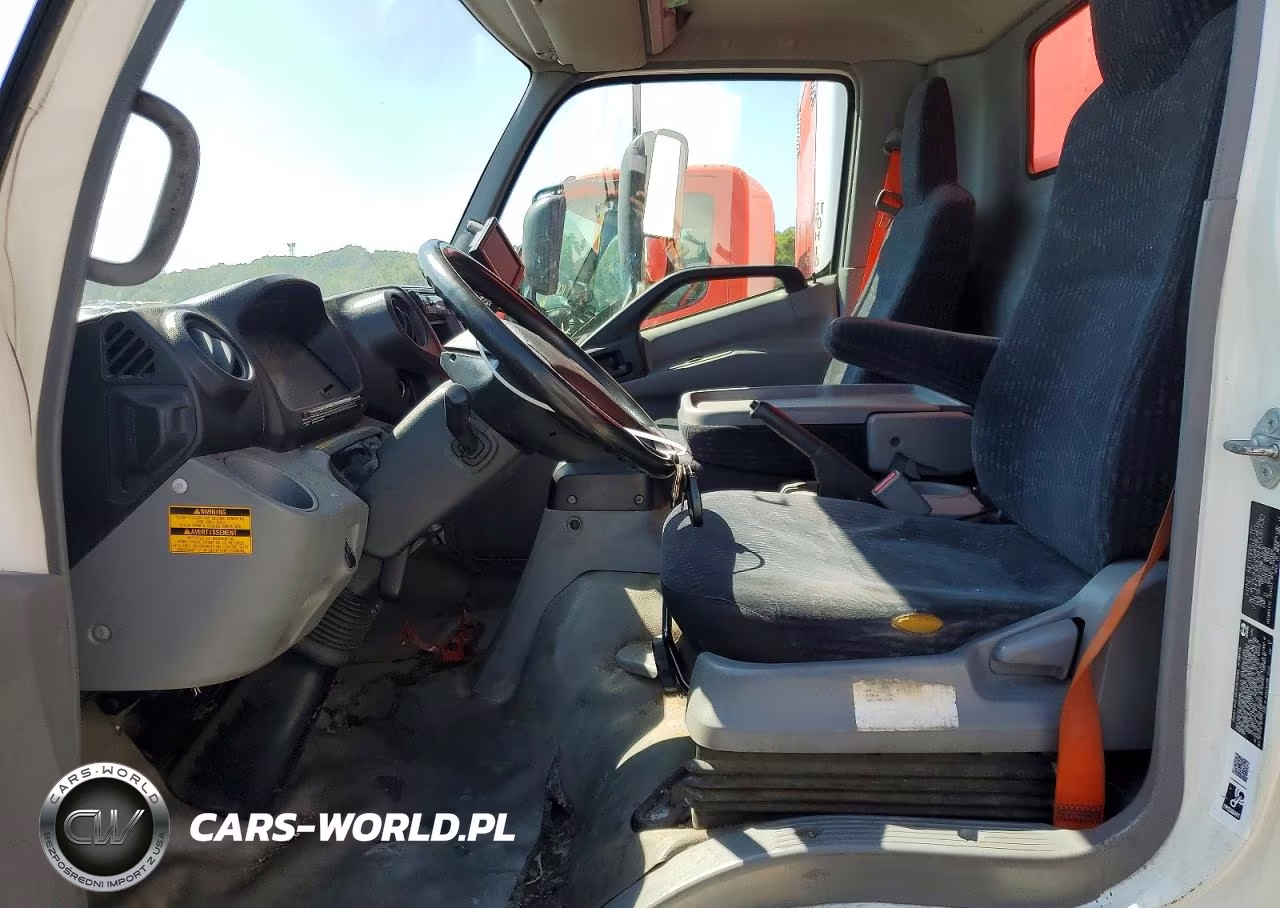 2017 Hino 195 Box Truck VIN:JHHSDM2HXHK005730 - 7