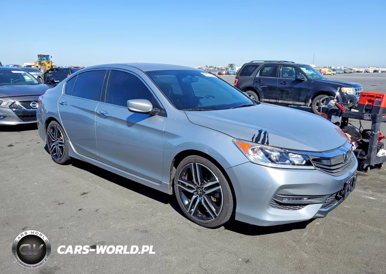 2017 Honda Accord Sport VIN:1HGCR2F57HA137302 - 4