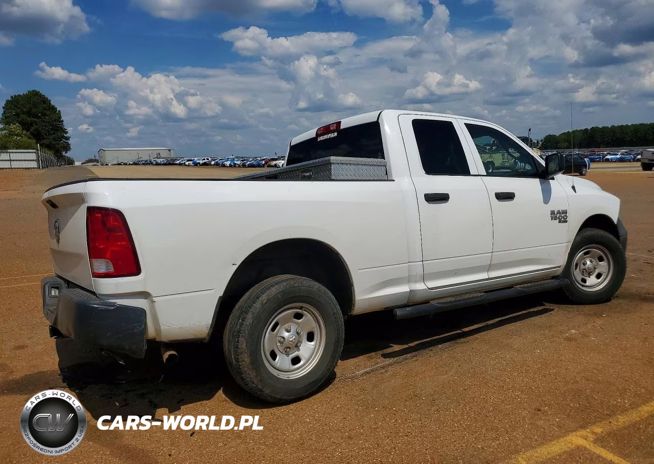 2019 Ram 1500 Classic Tradesman VIN:1C6RR6FG5KS687043 - 3