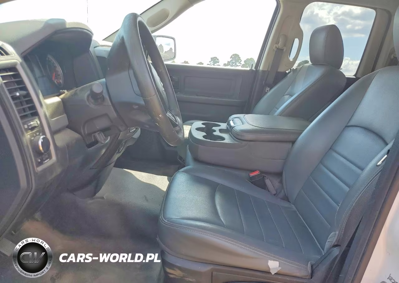 2019 Ram 1500 Classic Tradesman VIN:1C6RR6FG5KS687043 - 7