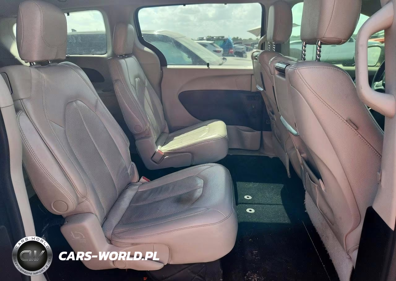2018 Chrysler Pacifica Touring L Plus VIN:2C4RC1EG9JR139237 - 11
