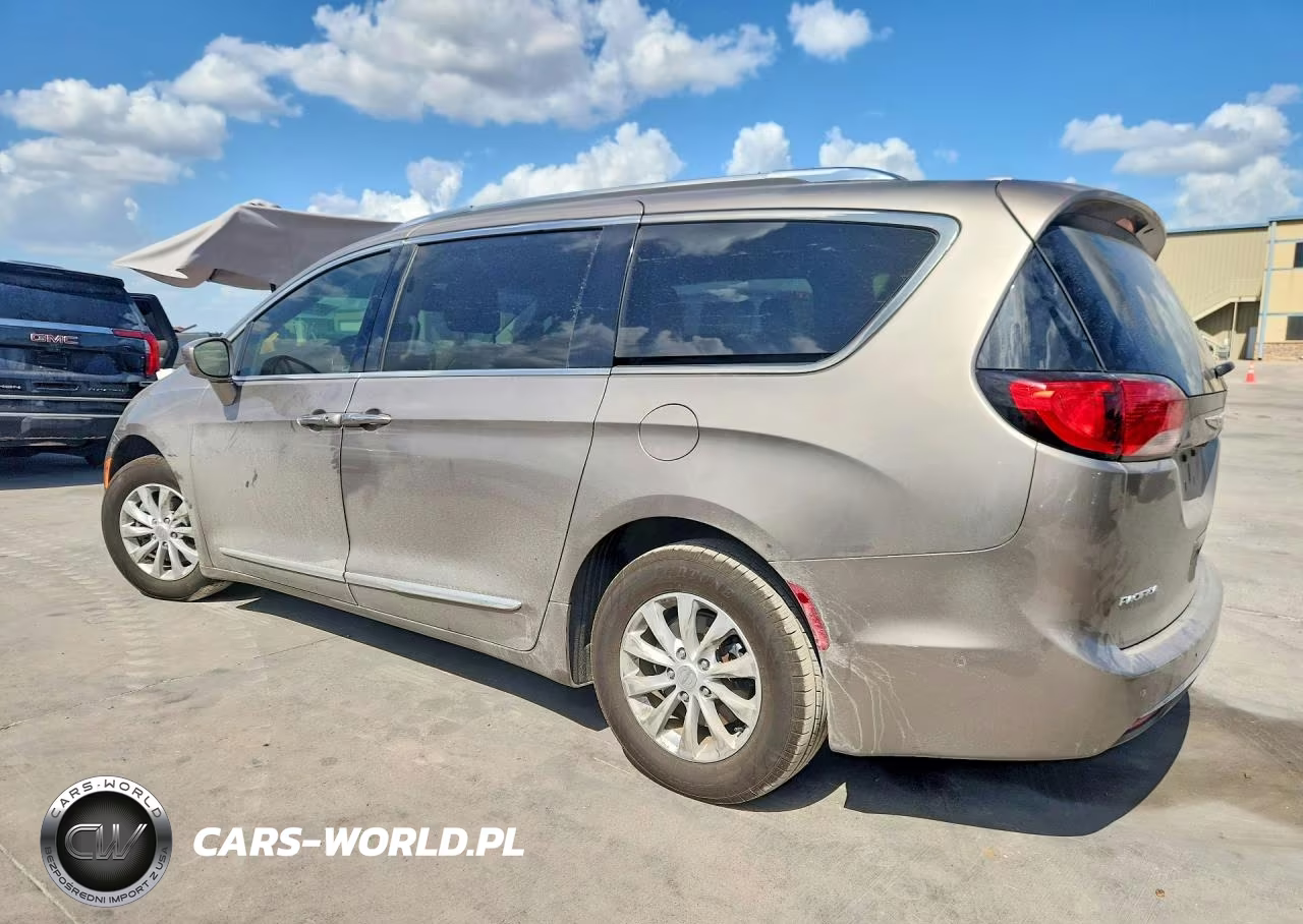 2018 Chrysler Pacifica Touring L Plus VIN:2C4RC1EG9JR139237 - 2