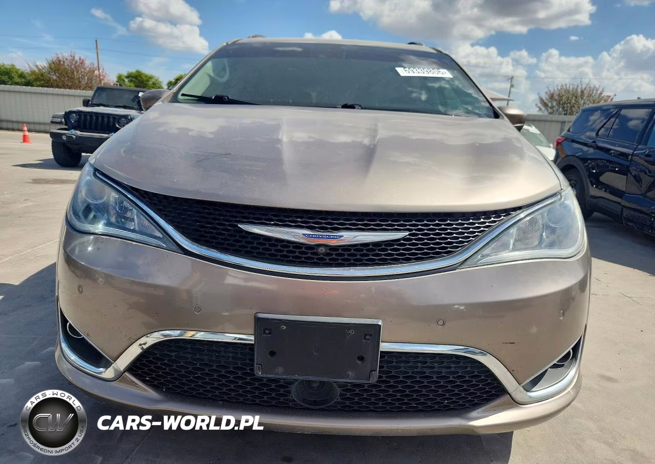 2018 Chrysler Pacifica Touring L Plus VIN:2C4RC1EG9JR139237 - 5