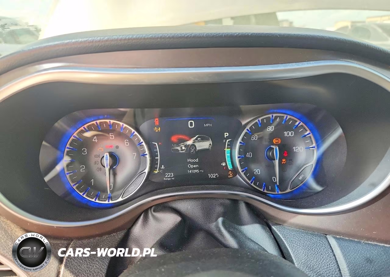 2018 Chrysler Pacifica Touring L Plus VIN:2C4RC1EG9JR139237 - 9