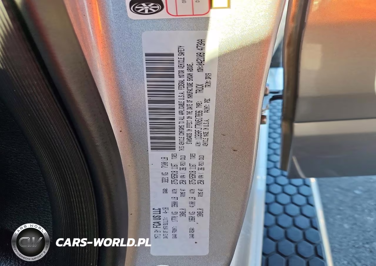 2019 Ram 1500 Laramie VIN:1C6SRFJT7KN517836 - 12
