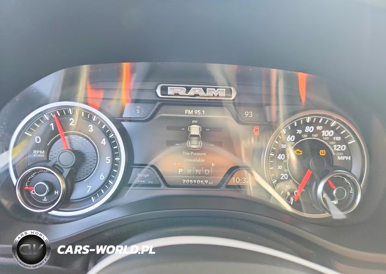 2019 Ram 1500 Laramie VIN:1C6SRFJT7KN517836 - 9