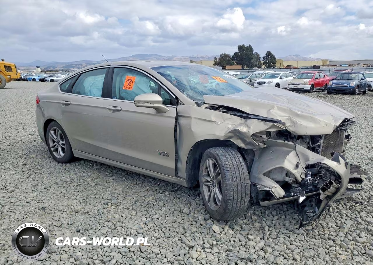 2015 Ford Fusion Titanium Phev VIN:3FA6P0SU9FR245951 - 4