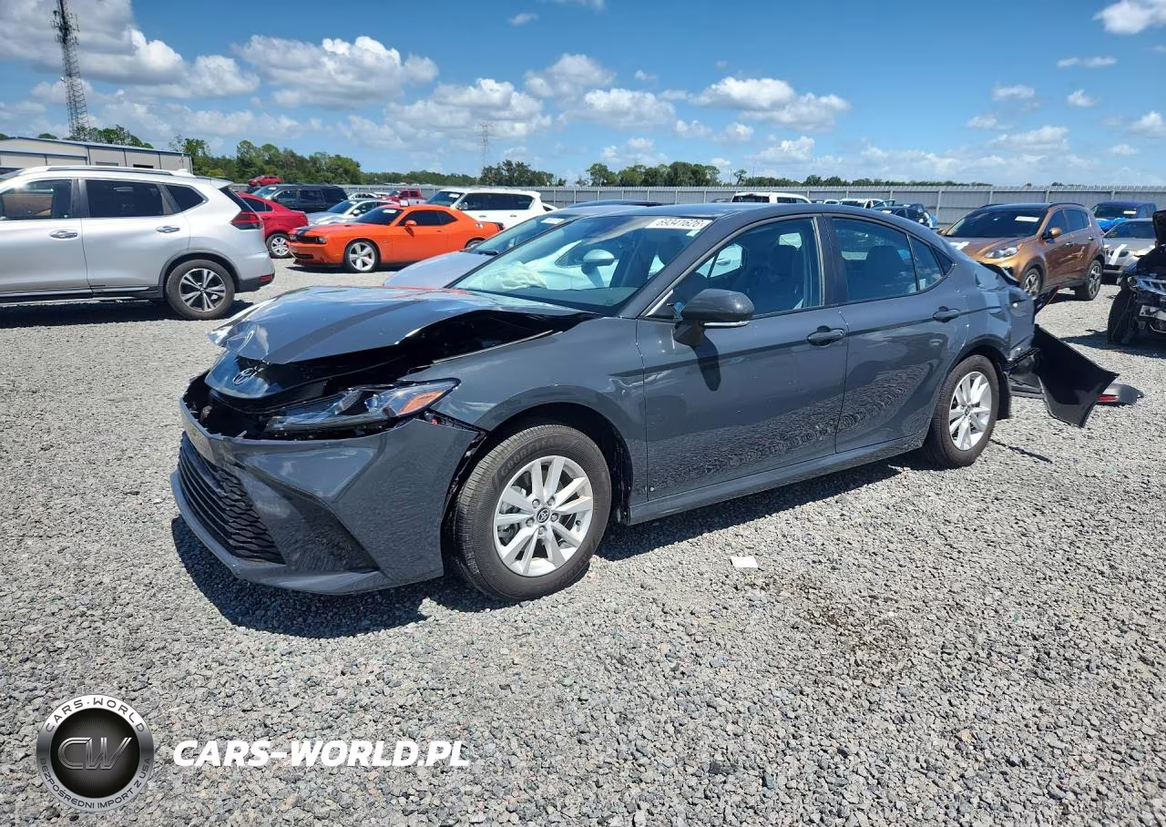 2025 Toyota Camry Le – zdjęcie 1 z 13