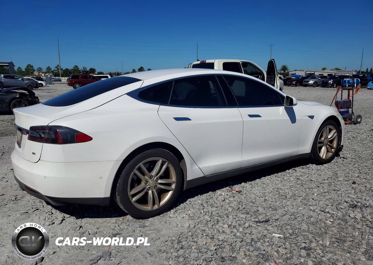 2014 Tesla Model S VIN:5YJSA1S10EFP64859 - 3