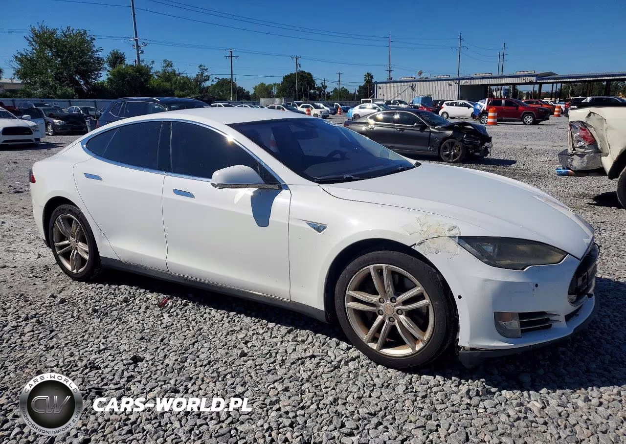 2014 Tesla Model S VIN:5YJSA1S10EFP64859 - 4