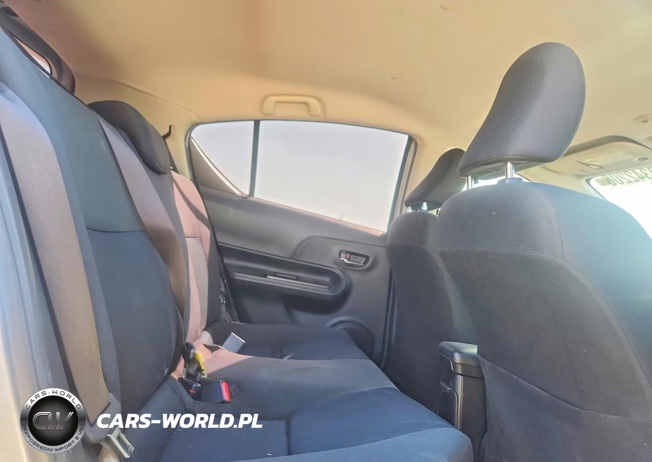 2015 Toyota Prius C Two VIN:JTDKDTB34F1584279 - 10