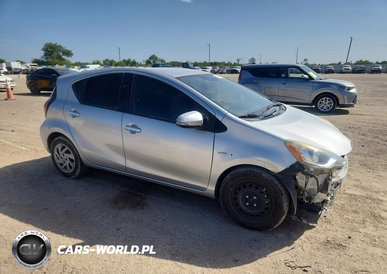 2015 Toyota Prius C Two VIN:JTDKDTB34F1584279 - 4