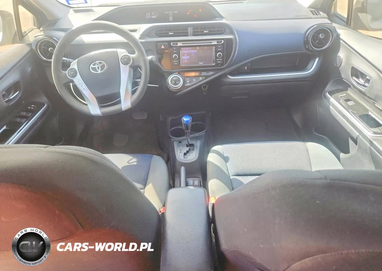 2015 Toyota Prius C Two VIN:JTDKDTB34F1584279 - 8