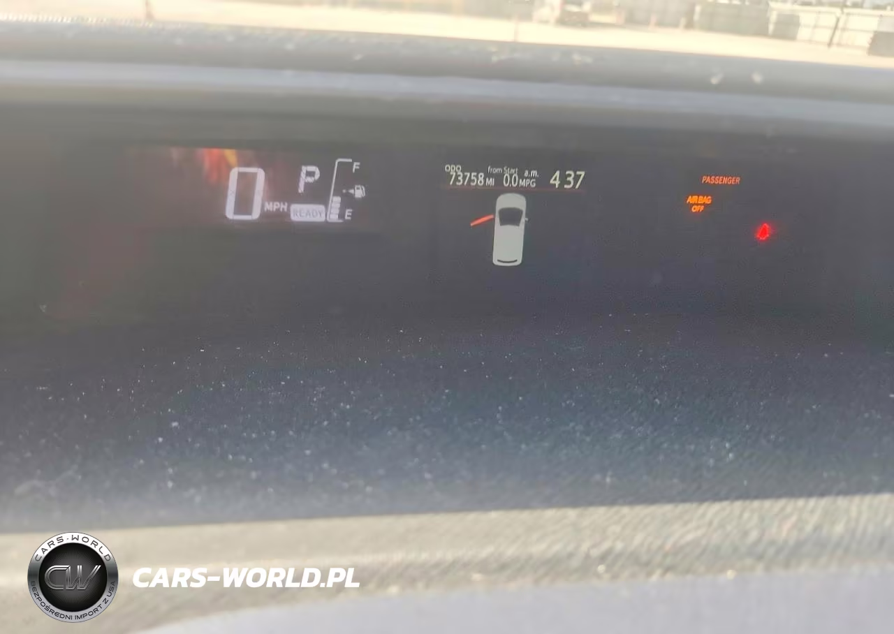2015 Toyota Prius C Two VIN:JTDKDTB34F1584279 - 9