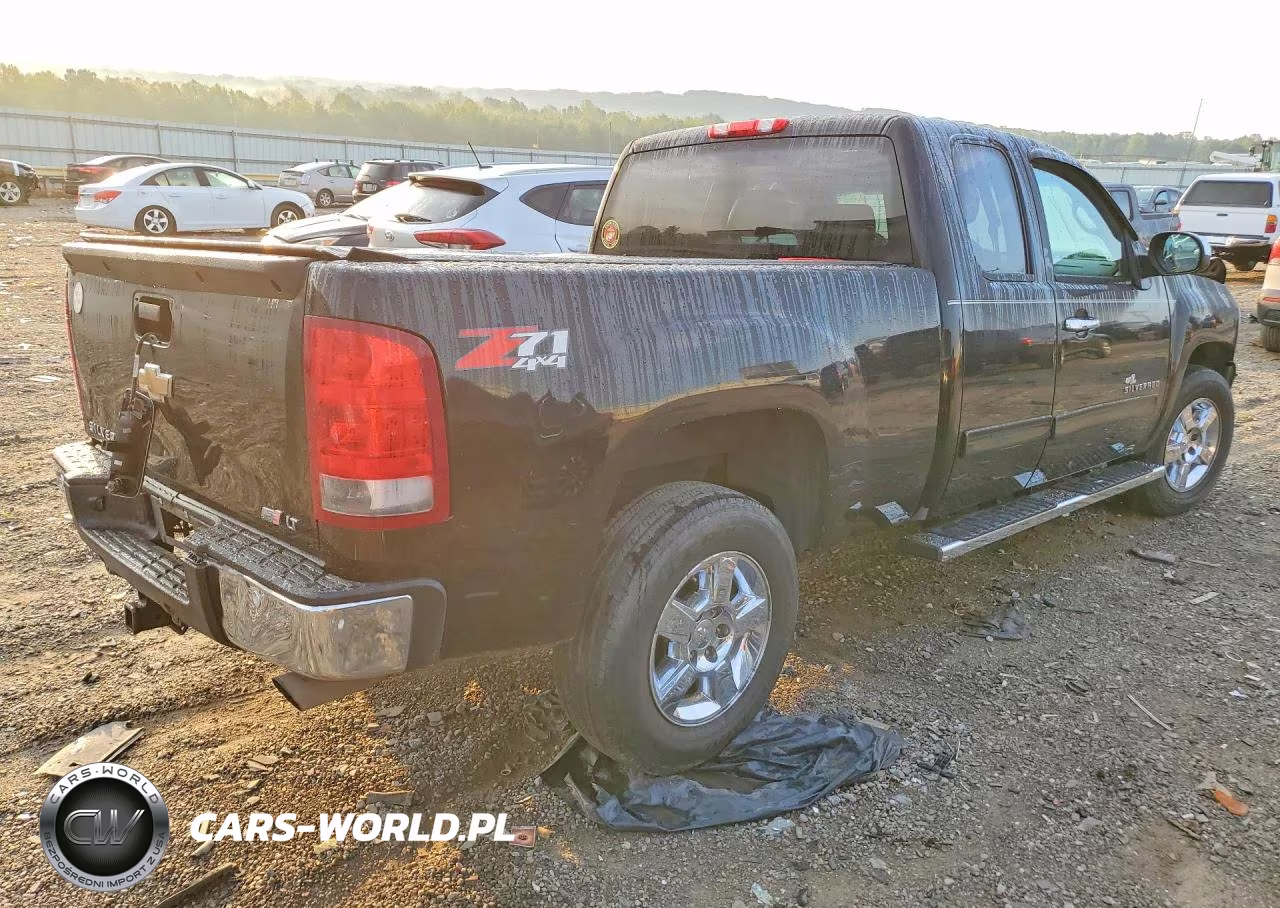 2012 Chevrolet Silverado VIN:1GCRKSE22CZ354805 - 3