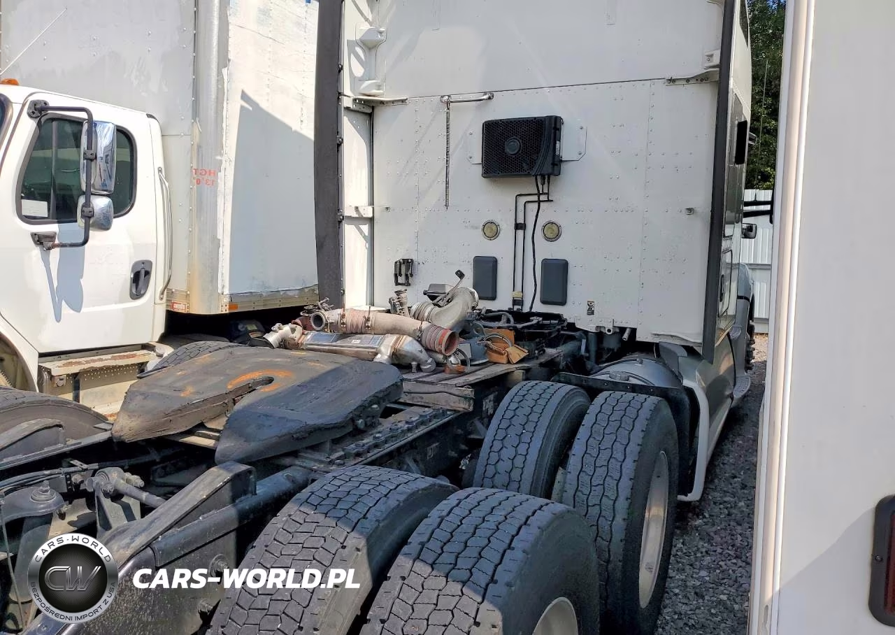 2020 Kenworth Construction T680 VIN:1XKYDP9X8LJ311095 - 3