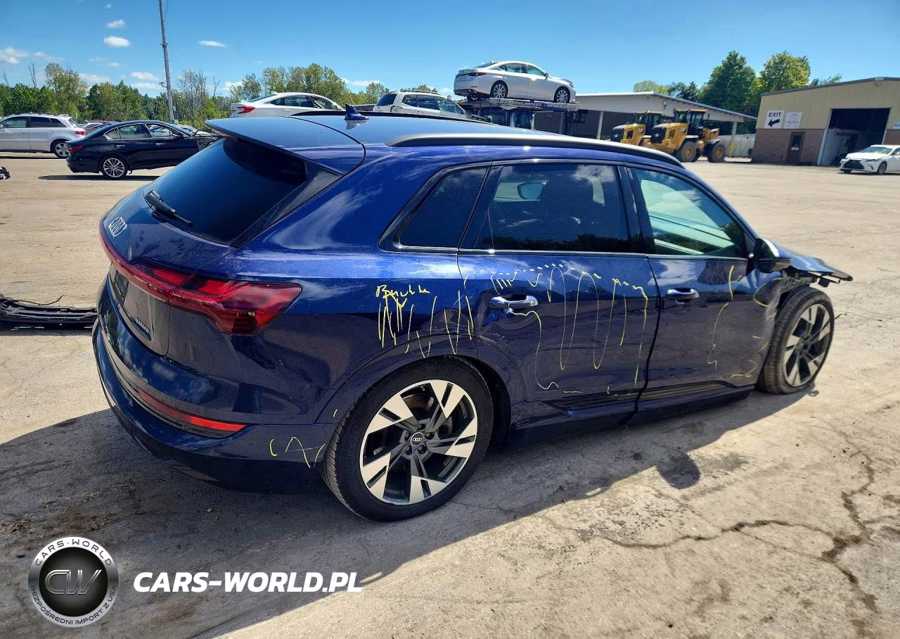 2022 Audi E-Tron Premium VIN:WA1AAAGE1NB033717 - 3