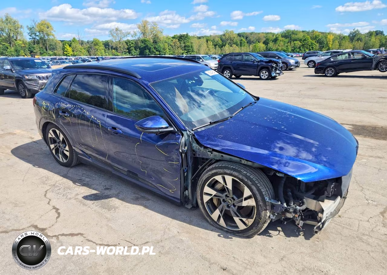 2022 Audi E-Tron Premium VIN:WA1AAAGE1NB033717 - 4