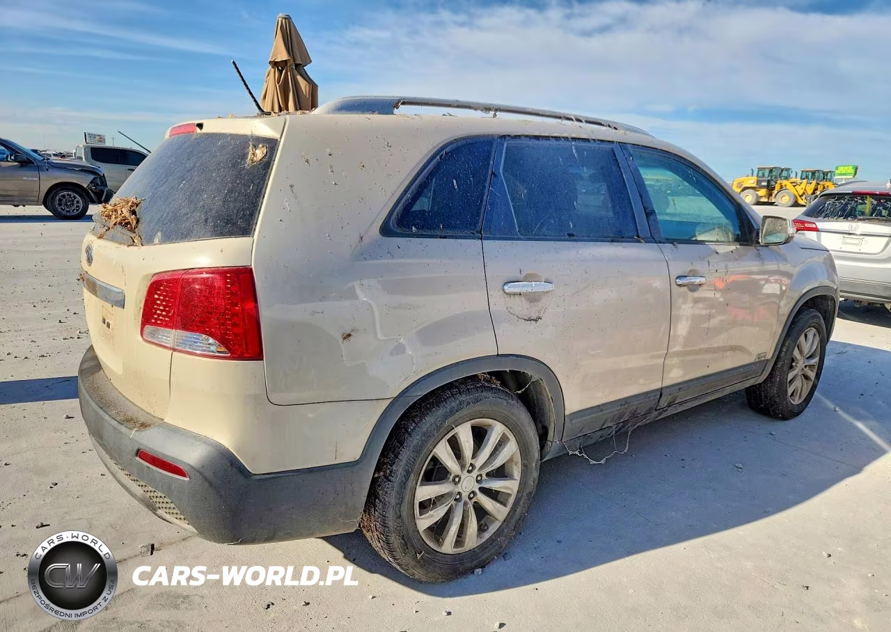2011 Kia Sorento Lx VIN:5XYKTDA29BG096036 - 3