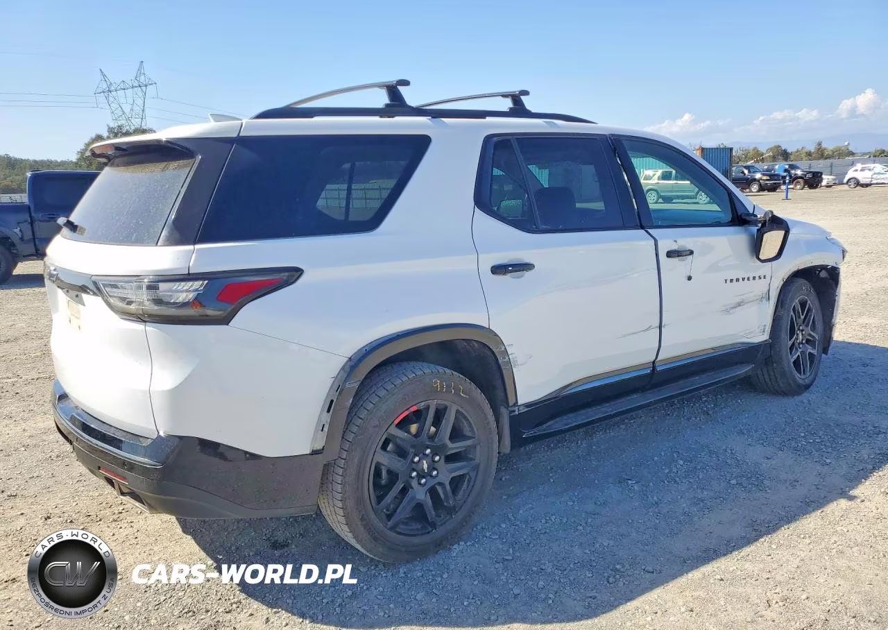 2018 Chevrolet Traverse Premier VIN:1GNERKKW7JJ282553 - 3