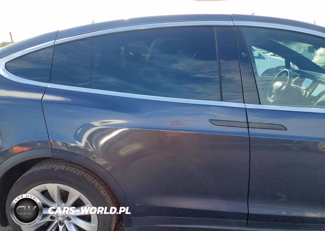 2018 Tesla Model X VIN:5YJXCAE22JF138308 - 11