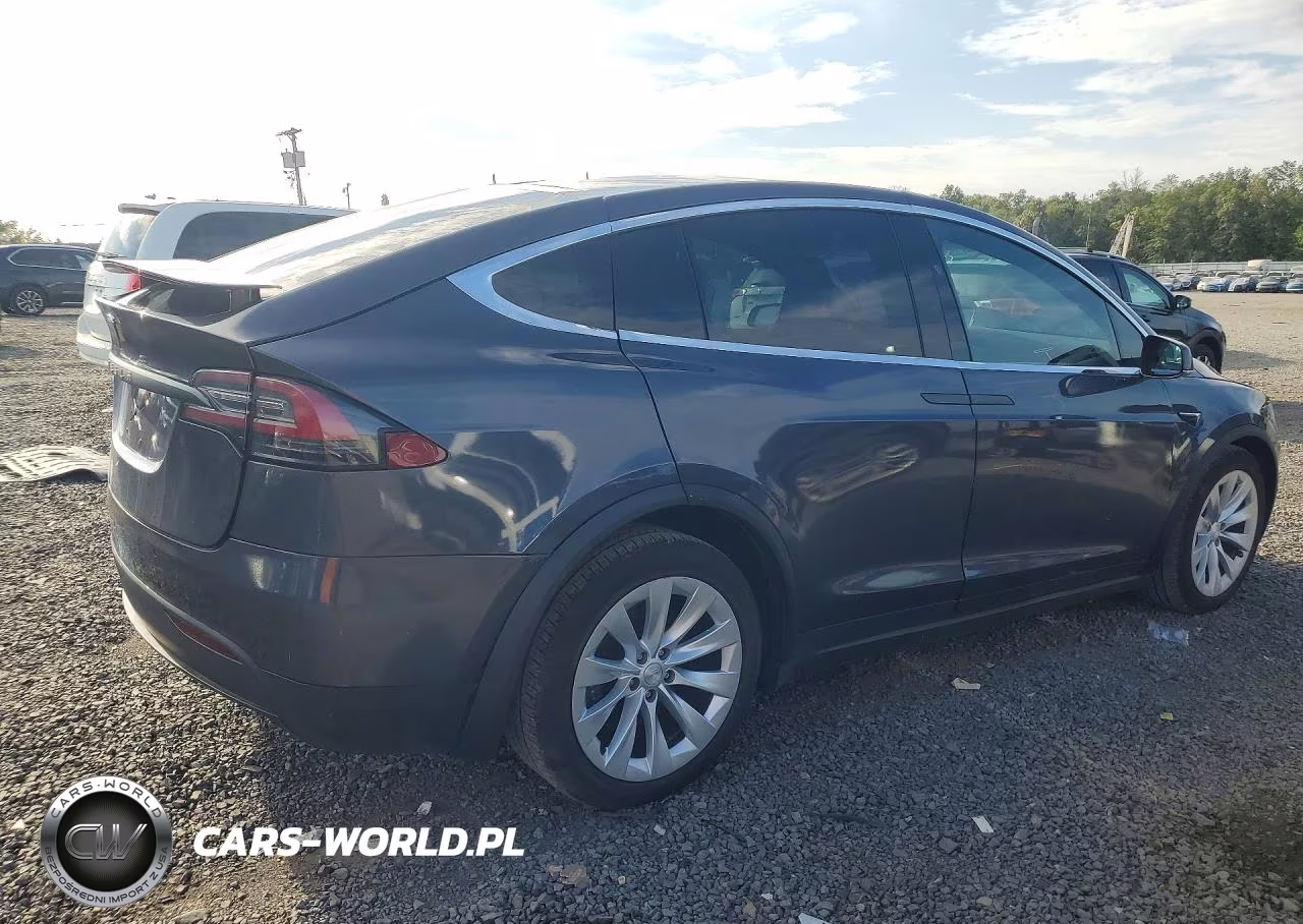 2018 Tesla Model X VIN:5YJXCAE22JF138308 - 3