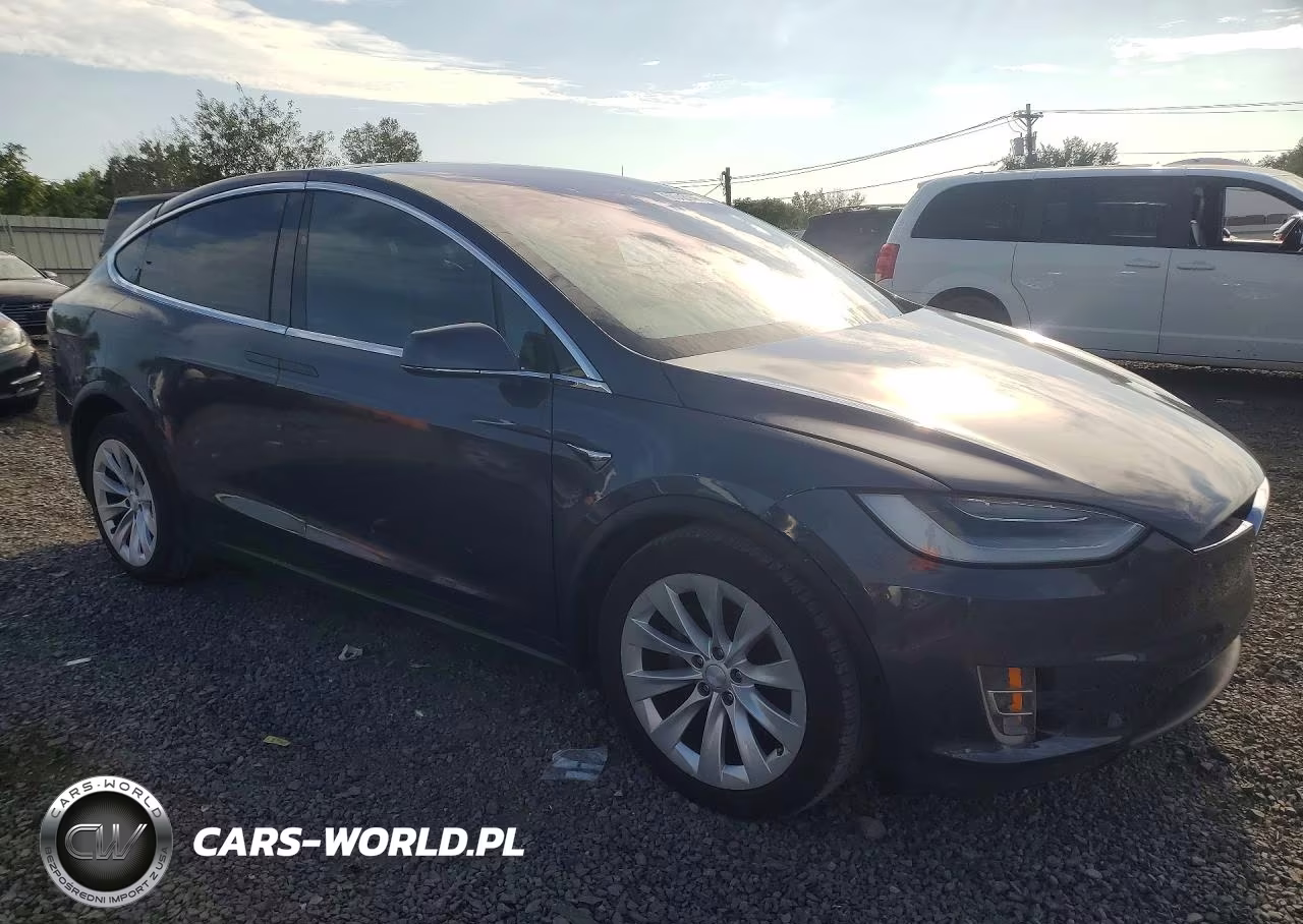 2018 Tesla Model X VIN:5YJXCAE22JF138308 - 4
